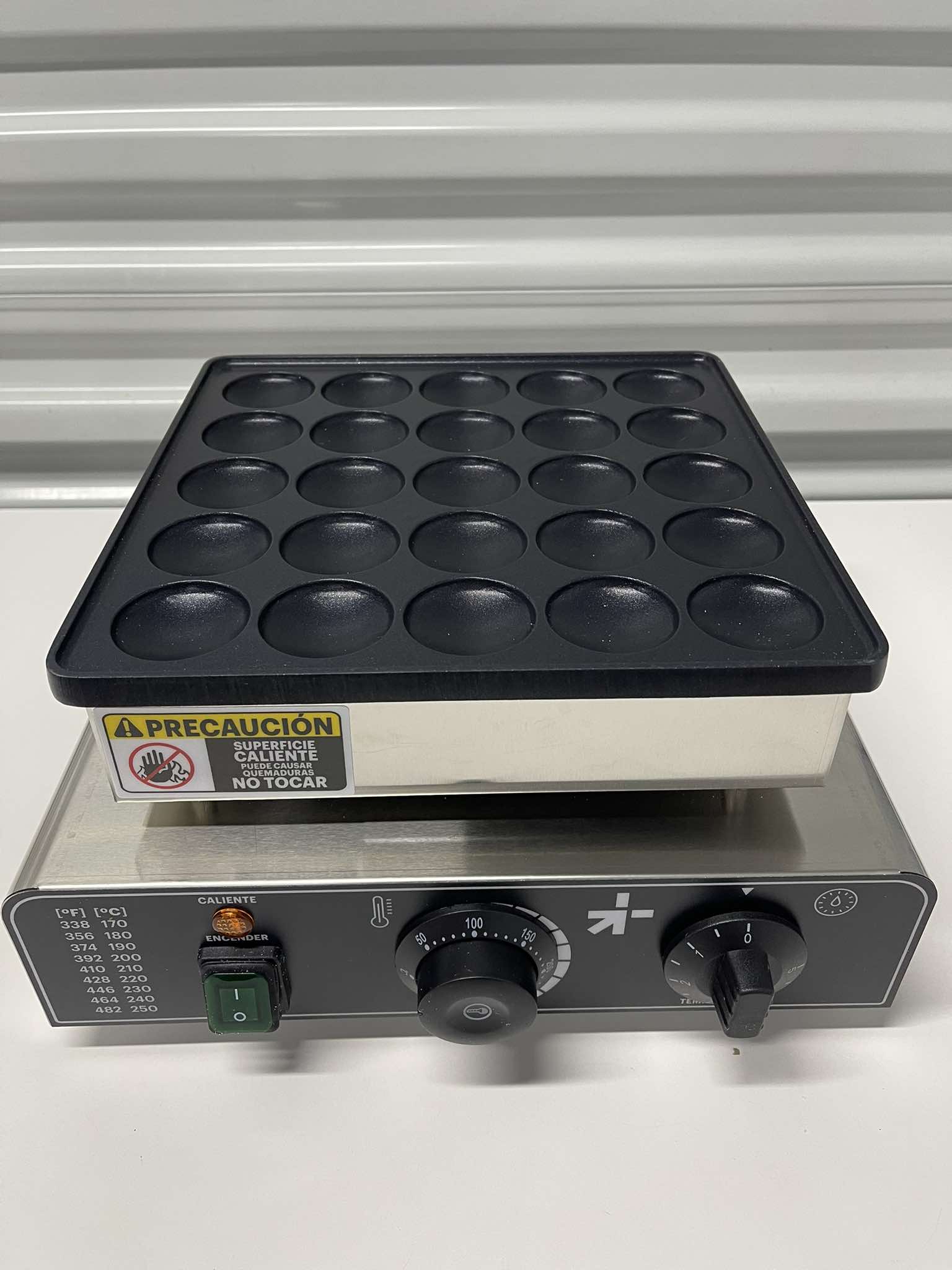 Máquina mini panqueques vista frontal con controles de temperatura y timer